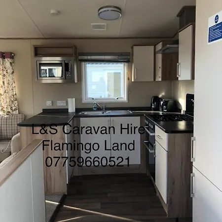 Flamingo Land Cedar Wood Cw80 Kirby Misperton
