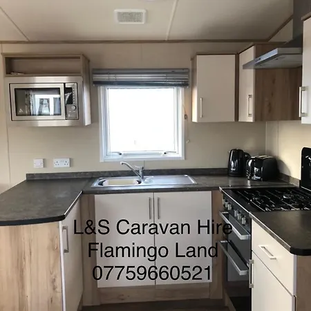 Flamingo Land Cedar Wood Cw80 * Kirby Misperton